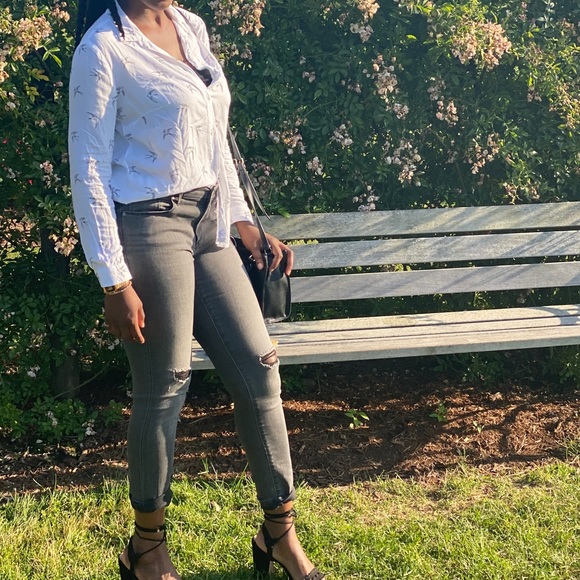 BLACK & WHITE EAGLE PRINT BLOUSE!!! - Picture 4 of 10